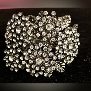 💎YIKES! I’m blinded by the bling!  Vintage Crystal BLING 🌺 Hinged Cuff Bracelet